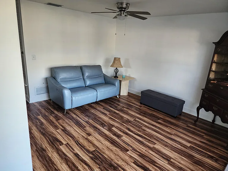 Chinaberry Dr — Photo 4