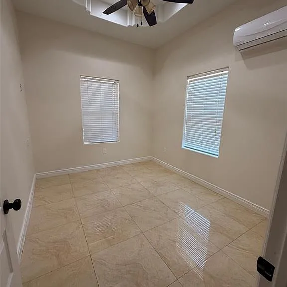 5200 N Huisache Ave — Photo 13