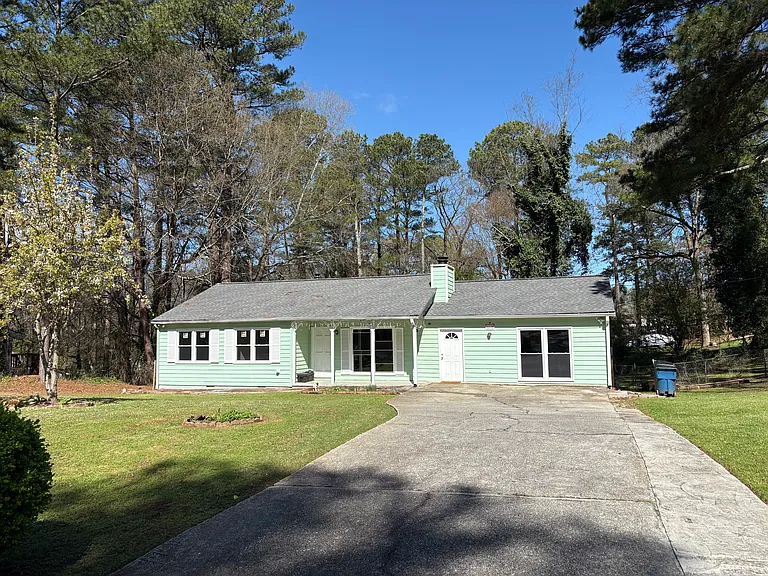 429 Strickland Ct — Photo 5