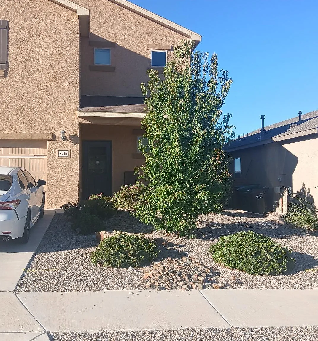 4 bed, 2.5 bath, 2218 sqft, $2,600 — Photo 2