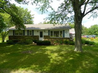 208 Hickory Dr, Roberts, IL 60962