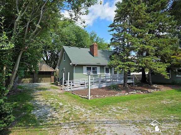 2nd image of 1592 Stewart Rd
