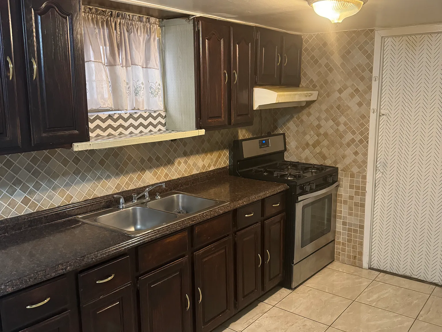 Studio, 800 sqft, $2,050 — Photo 1