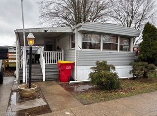224 Windchasers Ln SE, New Philadelphia, OH 44663