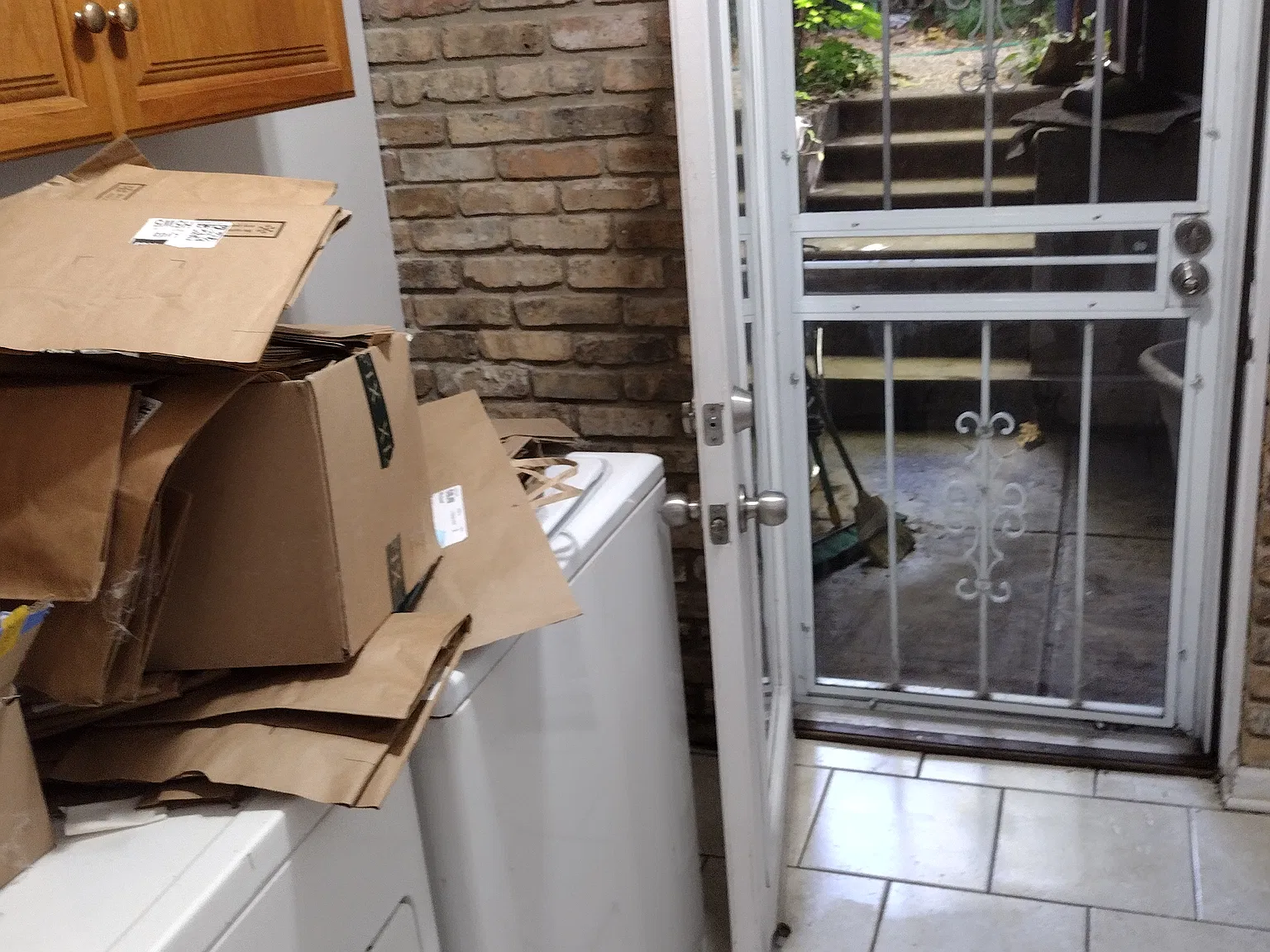 2021 W Thomas St — Photo 2