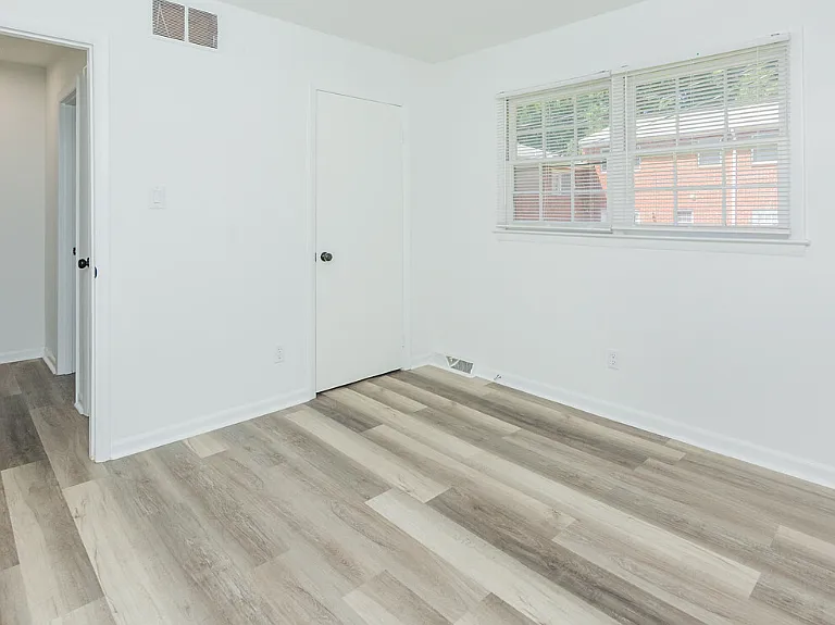 200 Greenbriar Rd — Photo 2