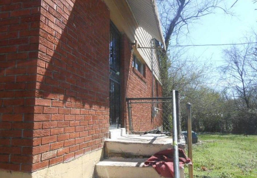 2nd image of 1431 Oaklawn St
