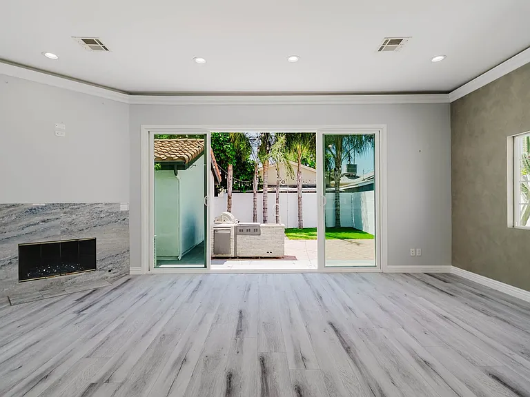 17908 Califa St — Photo 9