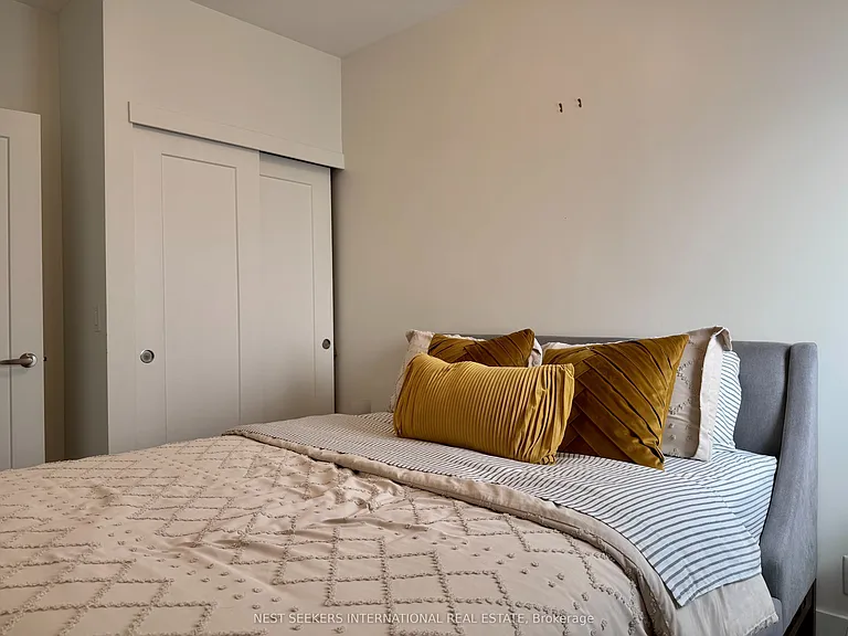 1555 Bloor St W #4 — Photo 12
