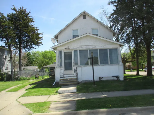 1017 S Locust Ave, Freeport, IL 61032