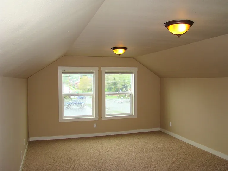 813 Niagara Ave — Photo 21