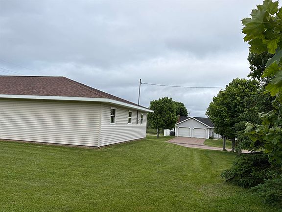 3rd image of 164 Kenwood Cir