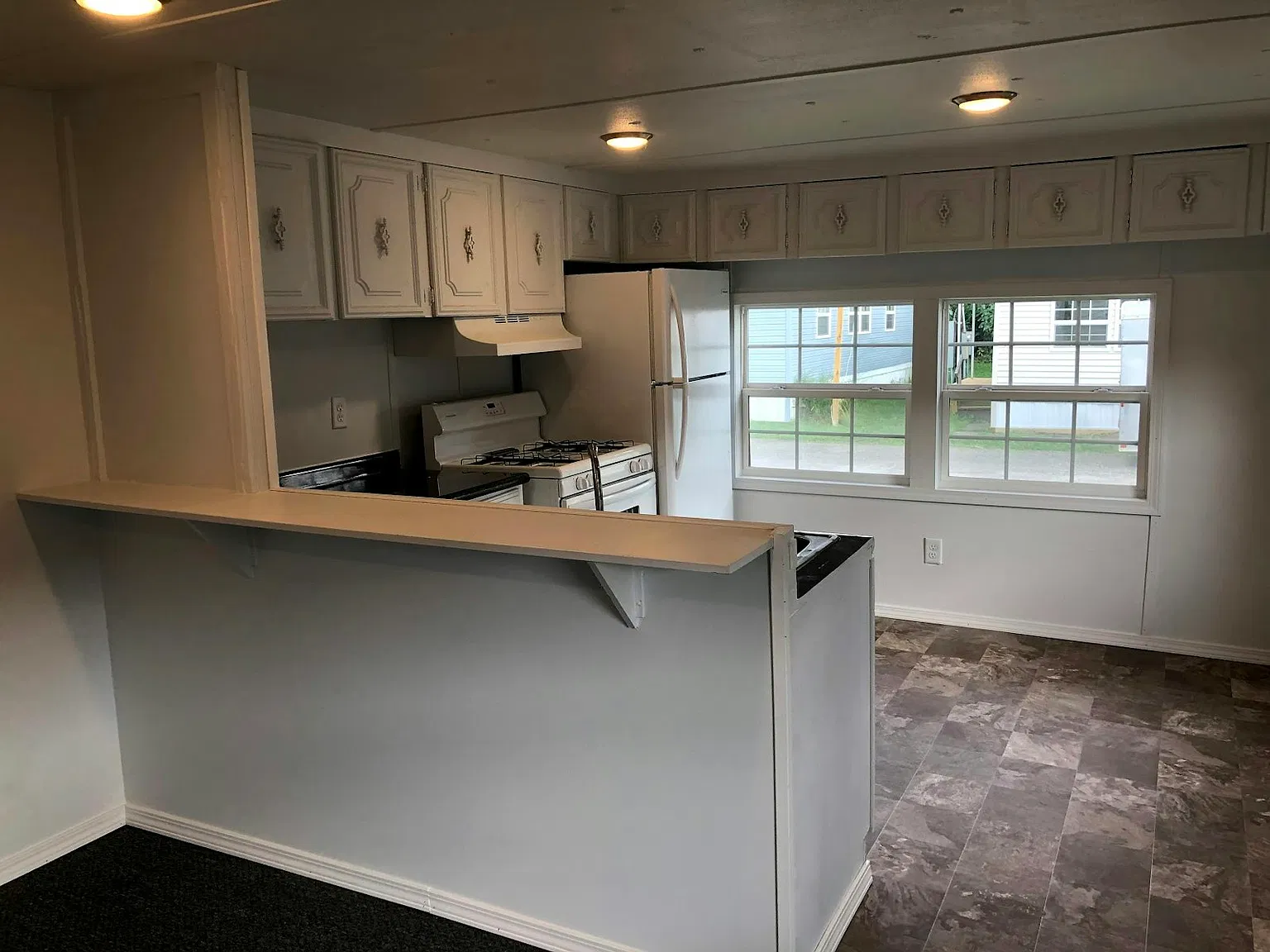 2716 Everett Drive — Photo 2