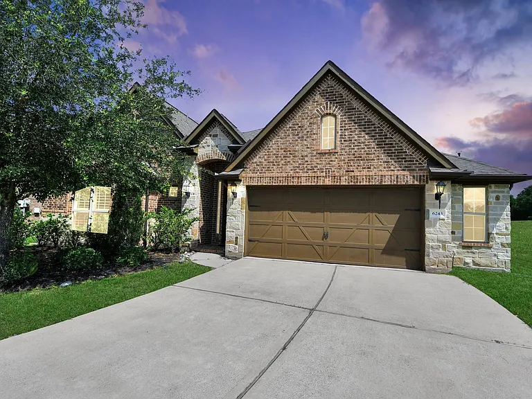 6243 Garden Lakes Ln — Photo 2
