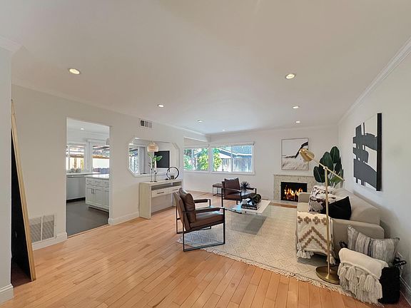 4th image of 395 Henderson Dr
