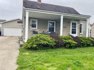 64 Helena Dr, Struthers, OH