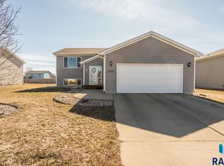 609 Kent St, Harrisburg, SD 57032