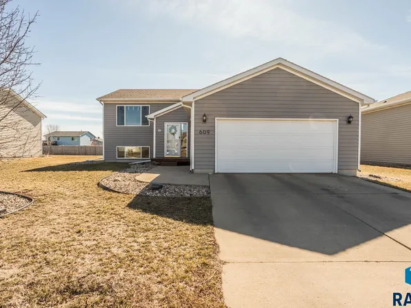 609 Kent St, Harrisburg, SD 57032