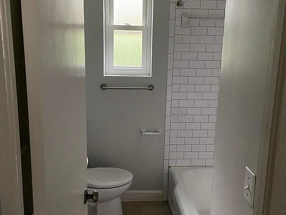 5th image of 3136 Belden Cir