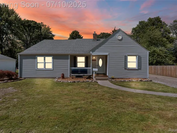 31764 Rosslyn Ave, Garden City, MI 48135