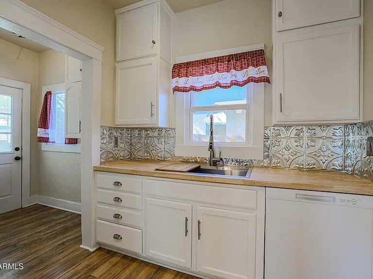 1005 E Moreland St — Photo 11
