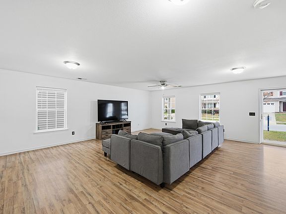 5th image of 492 Denman Loop