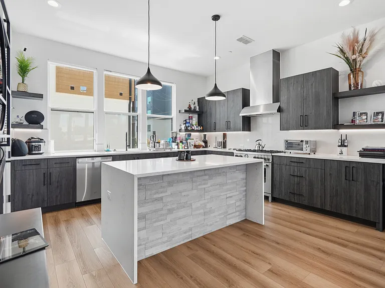 1525 Pecos St #102 — Photo 4