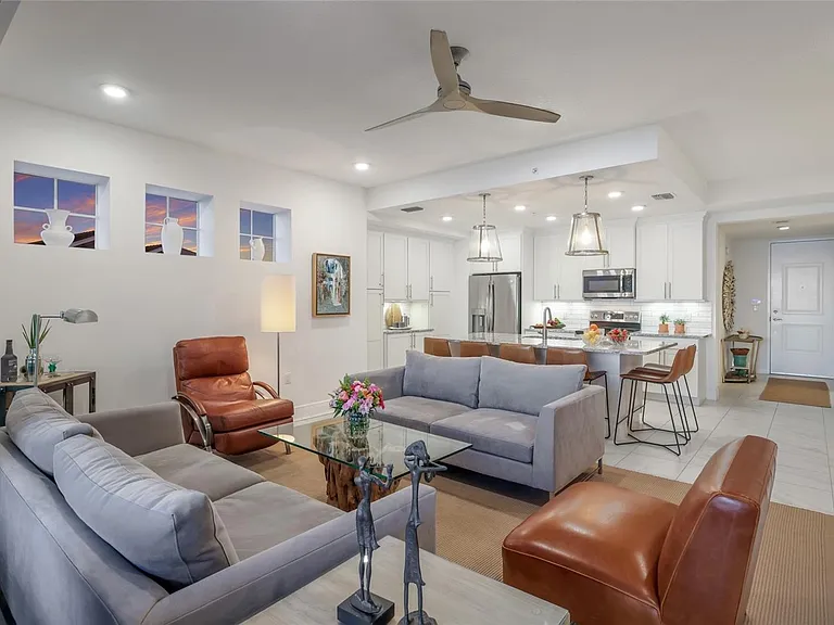 376 Aruba Cir #203 — Photo 4