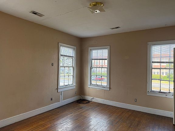 3rd image of 213 Wilson St NE APT 2
