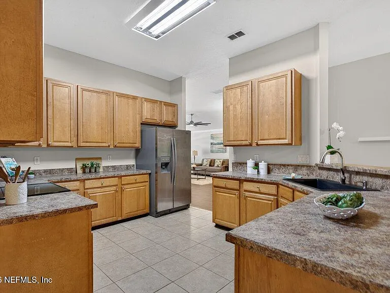 1634 Majestic View Ln — Photo 16