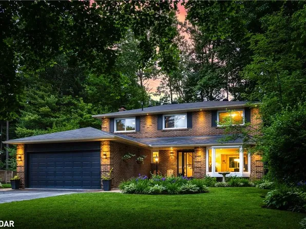 2 Hailey Holw, Barrie, ON L4N 5E5