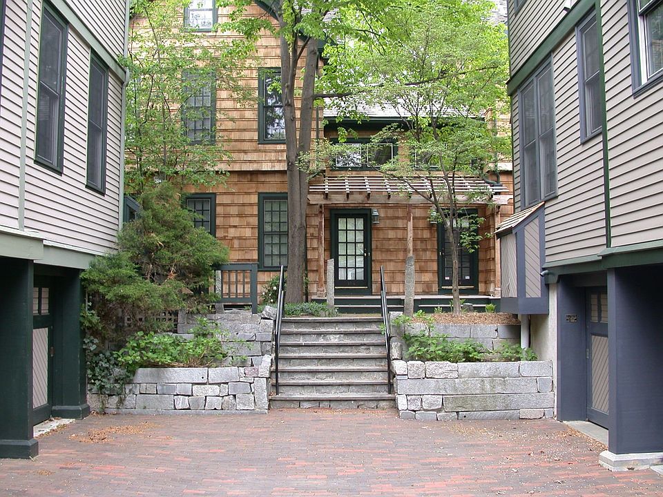 Entry to common area