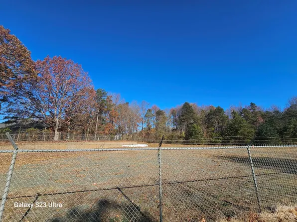 9525 Parkton Rd, Charlotte, NC 28215