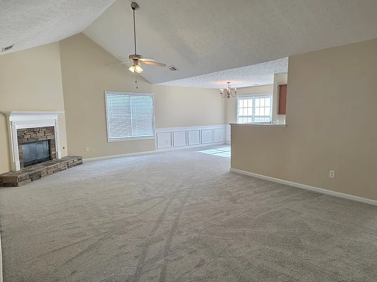 233 Overlook Dr — Photo 3