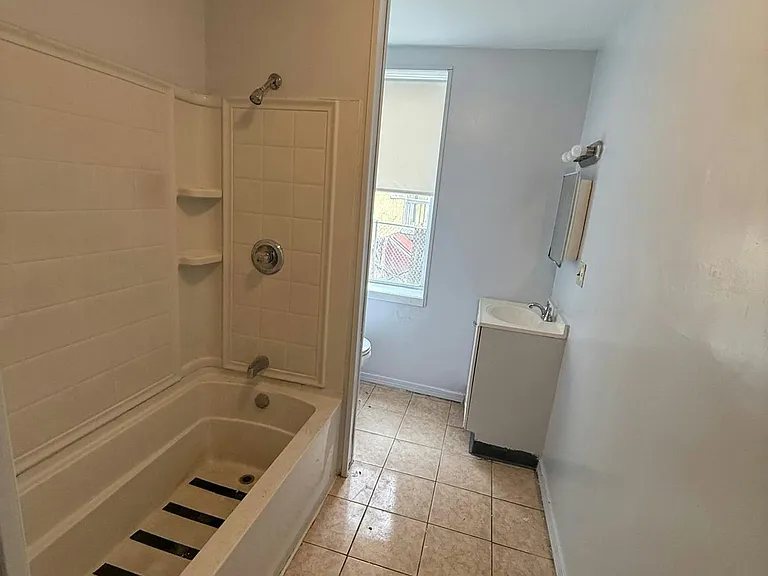 116 Fort Pleasant Ave #2L — Photo 7