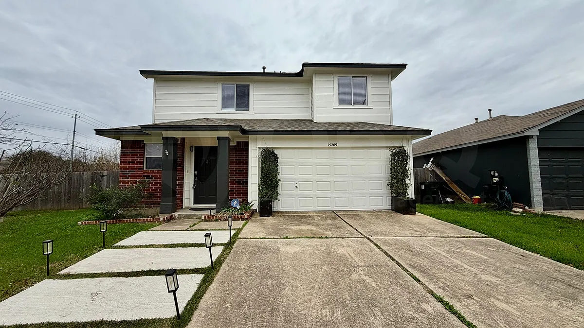 3 bed, 2.5 bath, 1589 sqft, $1,799 — Photo 1