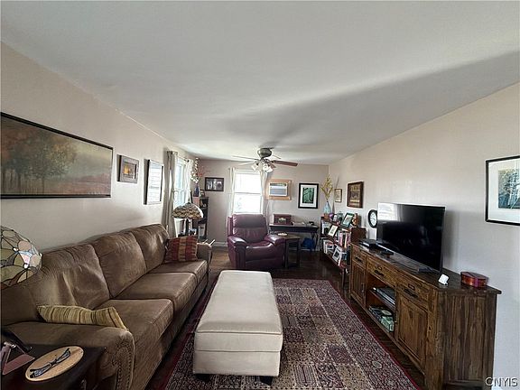 5th image of 120 Lyndale Dr