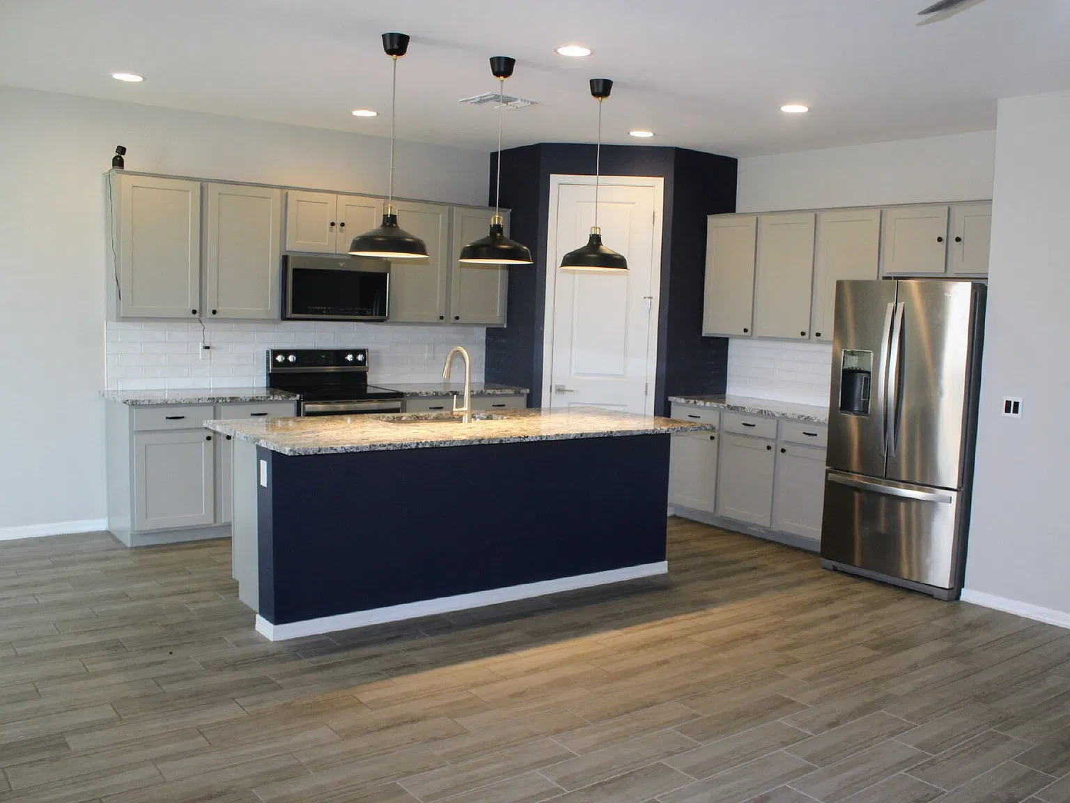 3 bed, 2.5 bath, 1983 sqft, $2,200 — Photo 4