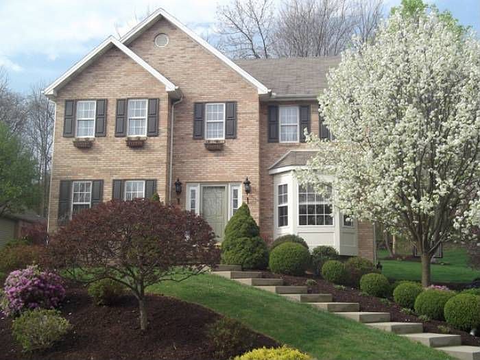 1st image of 142 Hampshire Dr
