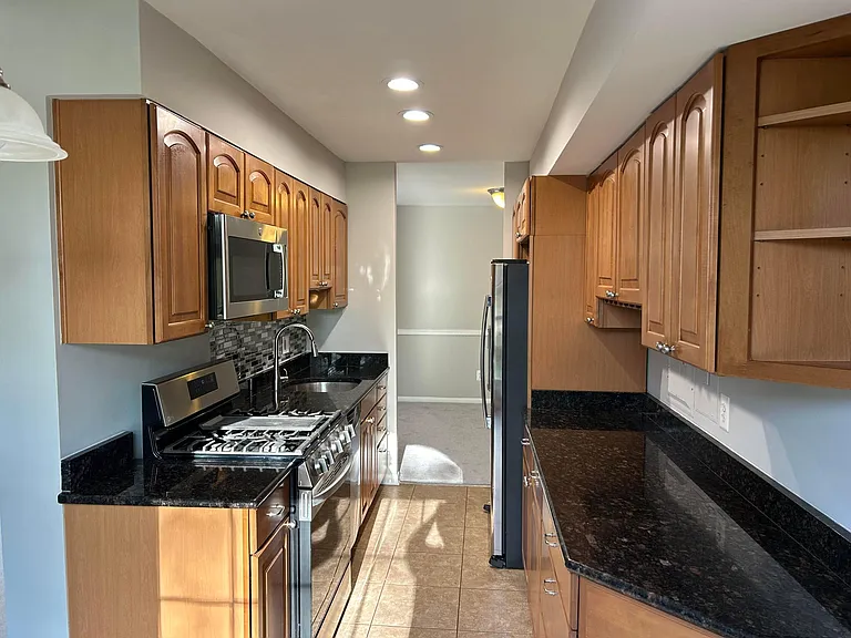 3304 Woodburn Village Dr #22 — Photo 3