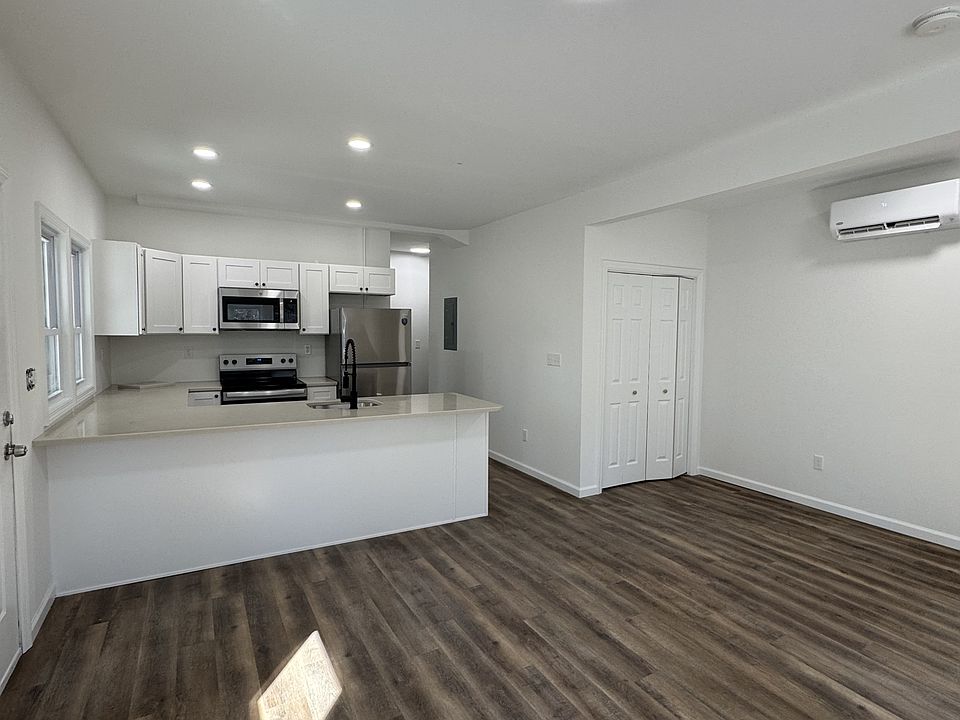 1st image of 123 Evergreen Ln #3