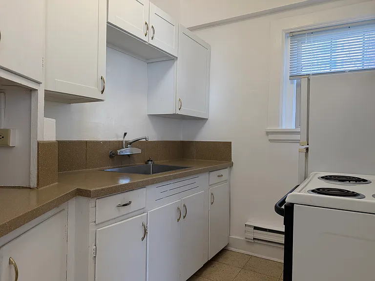 Sherwood Apartments — Photo 15