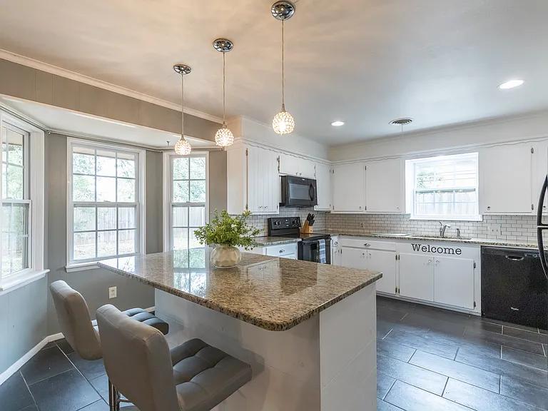 2132 Sylvan Dr — Photo 9