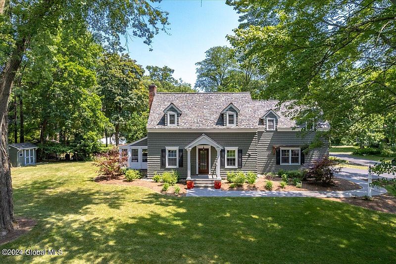 3rd image of 60 Roweland Avenue