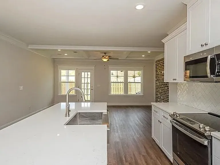 335 Sumac Trl — Photo 7
