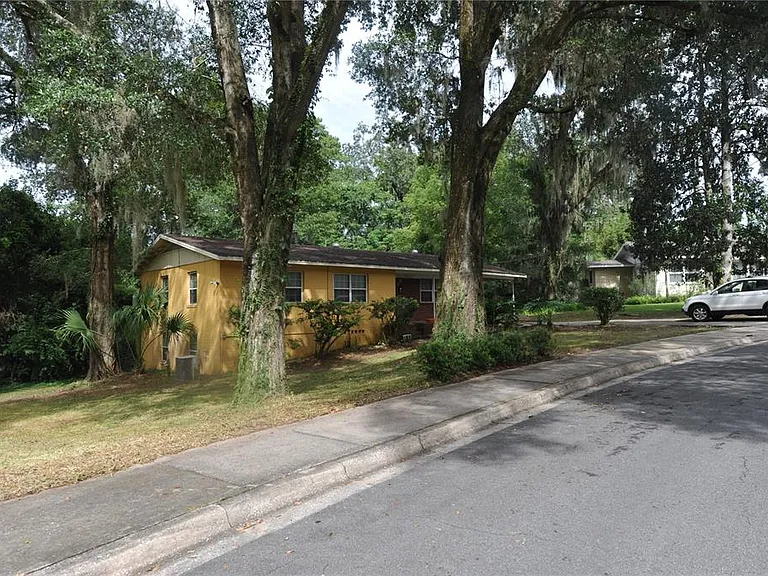 1410 NW 7th Rd — Photo 3