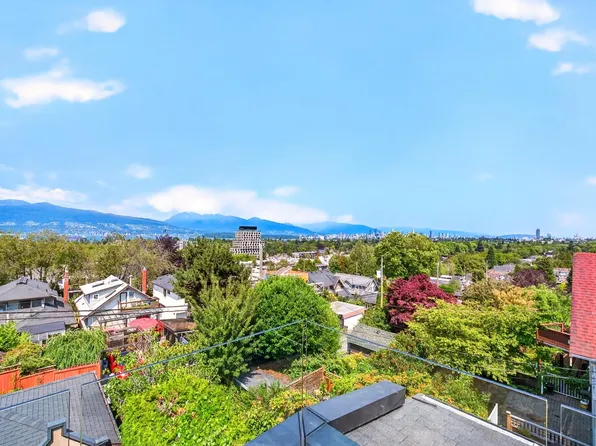 3835 W 12th Ave, Vancouver, BC V6R 2N9
