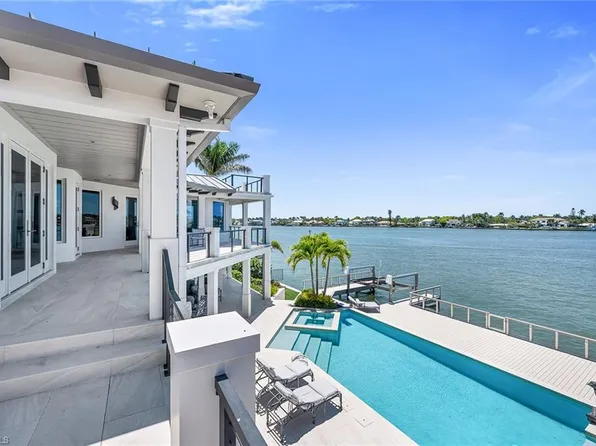 1960 Kingfish RD, NAPLES, FL 34102