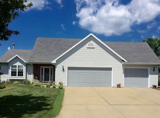 2945 Blue Spruce Dr, Green Bay, WI 54311