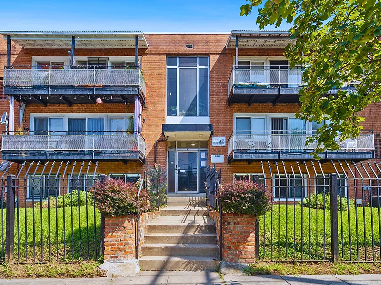 808 Chesapeake St SE #204 — Photo 4